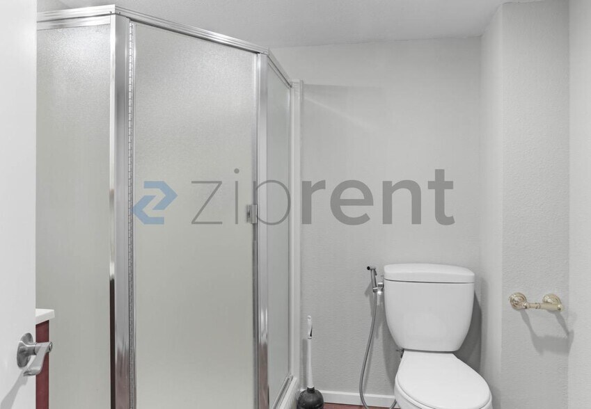 Building Photo - 1020 151st Ave SE