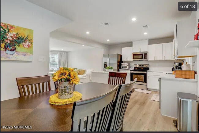 Building Photo - 1001 Cyprus Ct