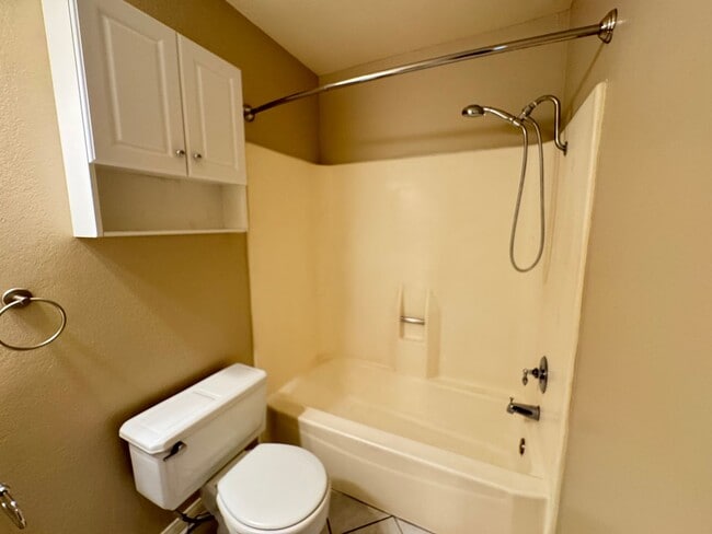 Building Photo - Beautiful 2Bd/1.5Ba Townhome in Orange w/A...