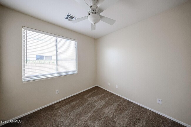 Building Photo - 43337 N Heavenly Way