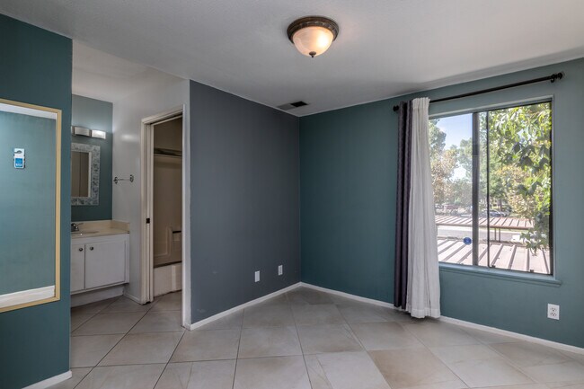 Building Photo - 129 Tangelo