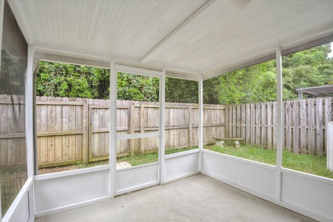 Building Photo - 153 Photinia Dr