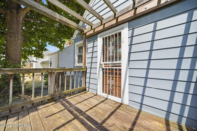 Building Photo - 1050 Oakwood Ave