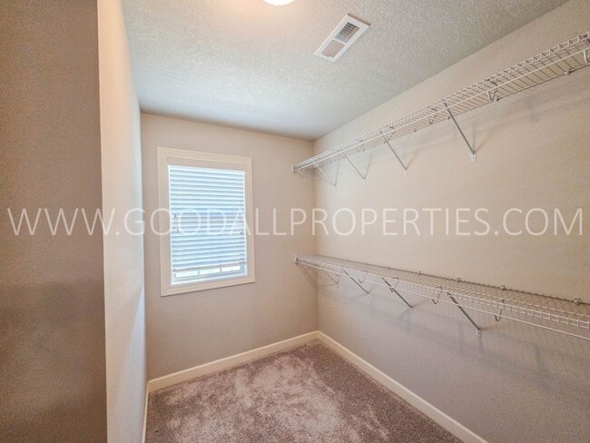 Building Photo - 885 Northview Dr