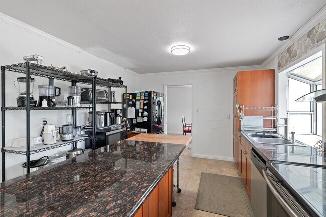 Building Photo - 142 Burgess Ct