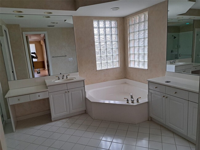 Building Photo - 9758 Napoli Woods Ln