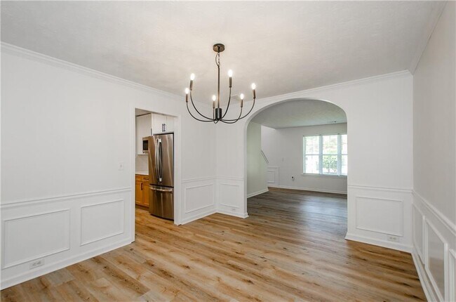 Building Photo - 3390 Northcliff Dr