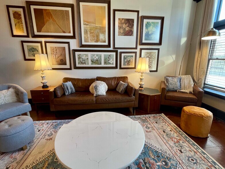 Building Photo - 719 S. Baker St.