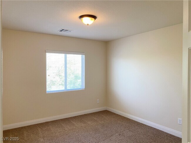 Building Photo - 4821 Longshot Dr