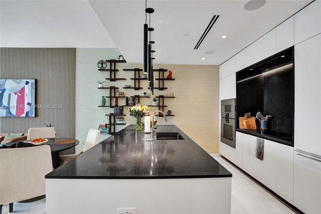 Building Photo - 300 Biscayne Blvd Way