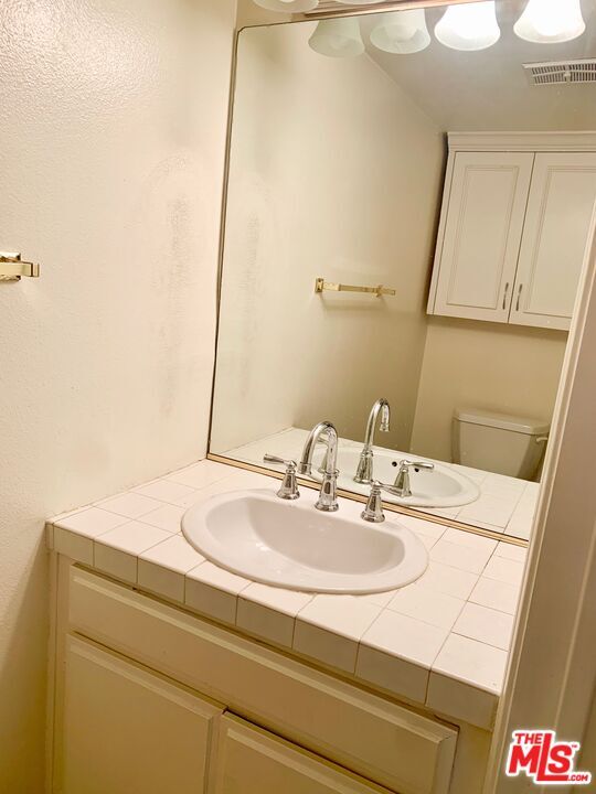 Building Photo - 4189 Vineland Ave