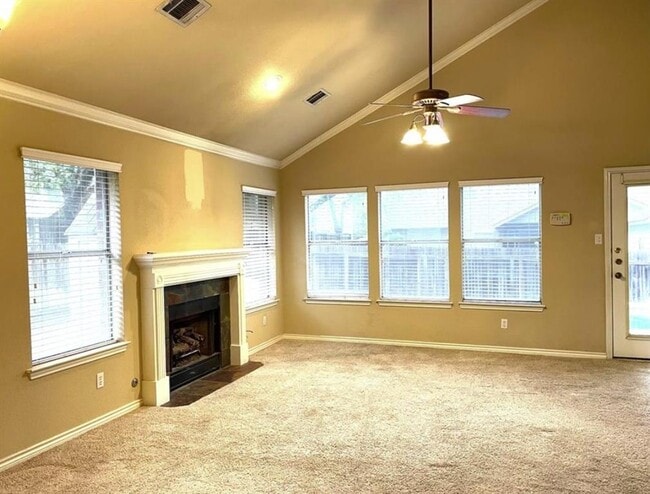 Building Photo - 2105 Lobelia Dr