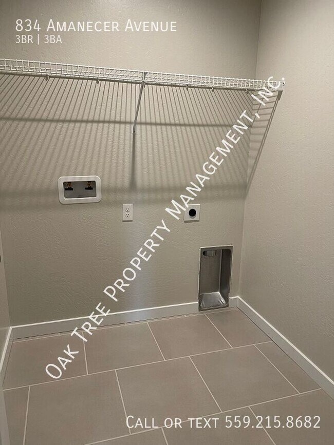 Building Photo - 834 Amanecer Ave