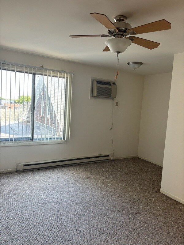 Building Photo - 134 E Johnson St