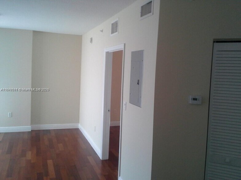 Building Photo - 2600 SW 27th Ave