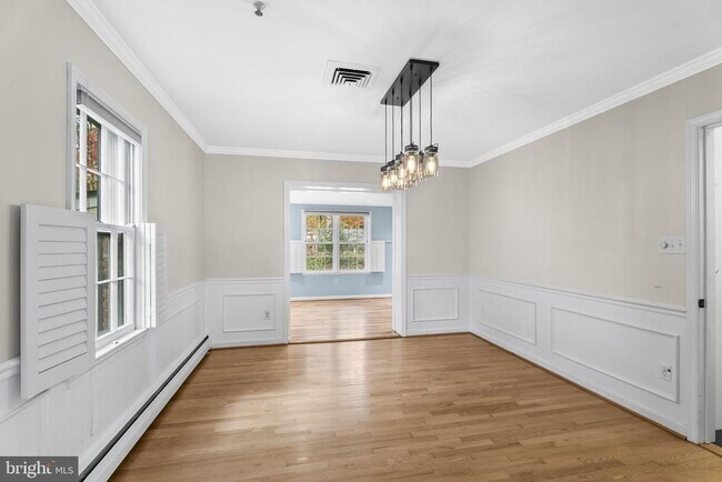 Building Photo - 9102 Volunteer Dr