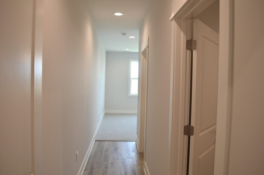 Building Photo - 219 3rd Ave