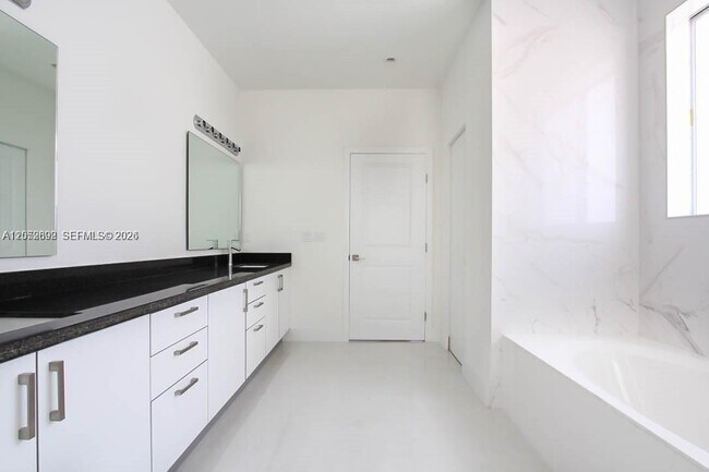 Building Photo - 15631 SW 11th Terrace