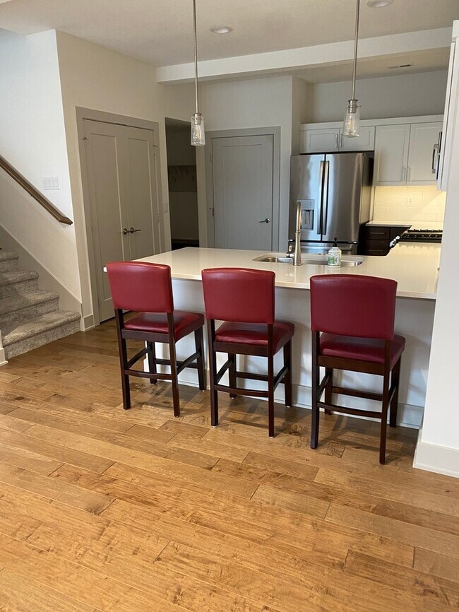 Building Photo - Beautiful Townhome for Rent
