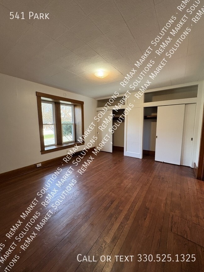 Building Photo - 541 Park-