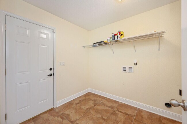 Building Photo - 618 Territory Ln