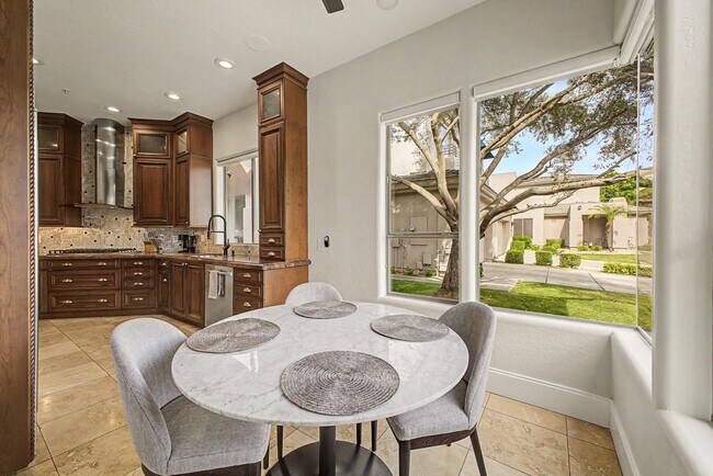 Building Photo - 7262 E Woodsage Ln