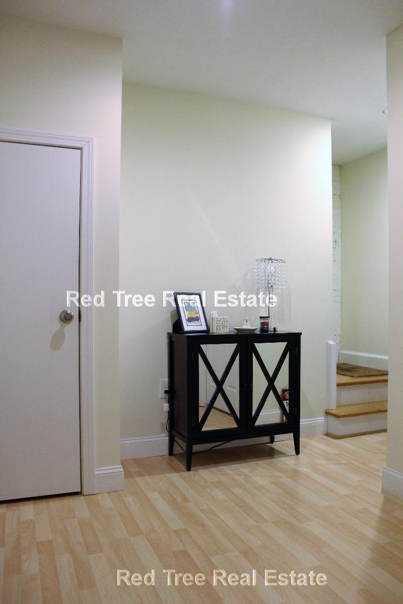 Building Photo - 10 Strathmore Rd