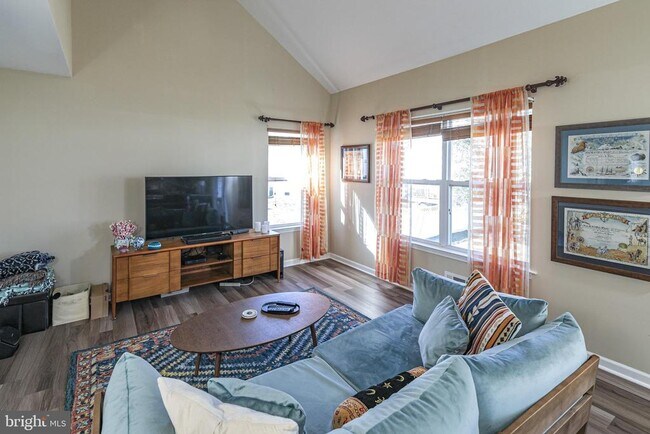 Building Photo - 27 Richards Rd