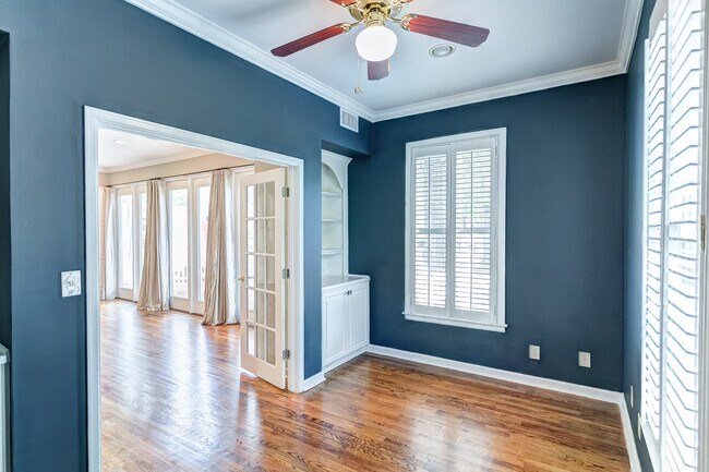 Building Photo - 8141 Oak Alley