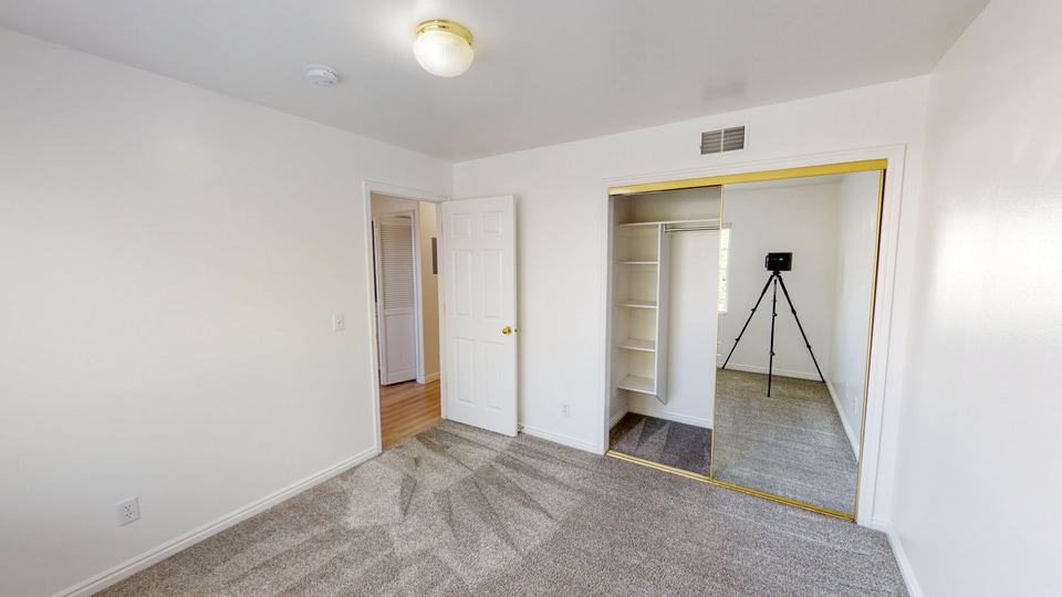 Building Photo - 370 E 1420 S