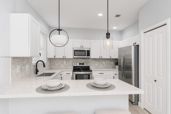 Building Photo - 4465 SW 160th Ave