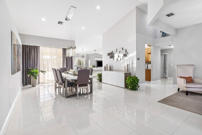 Building Photo - 20376 Hacienda Ct