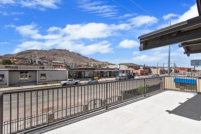 Building Photo - Fully Renovated 2BR / 1BA – Five Points | ...