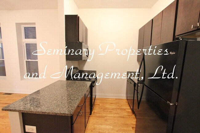 Interior Photo - 4502-04 N Paulina