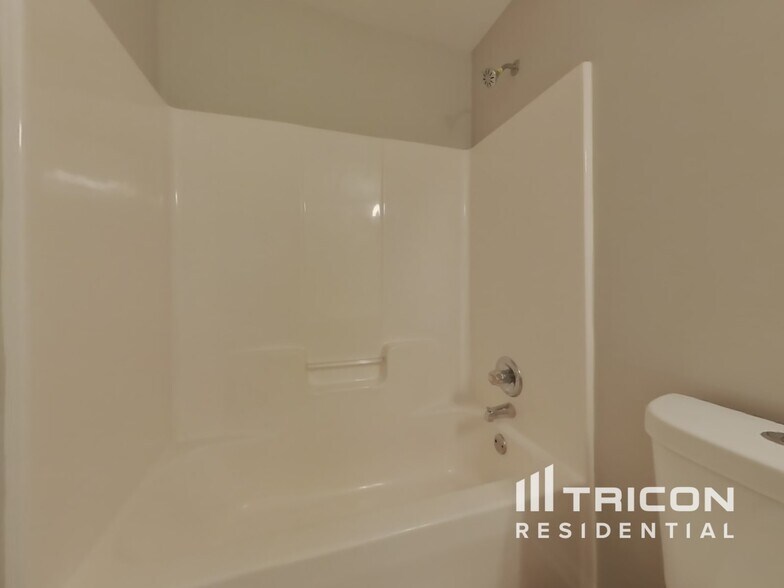 Building Photo - 3124 Delacorte Dr