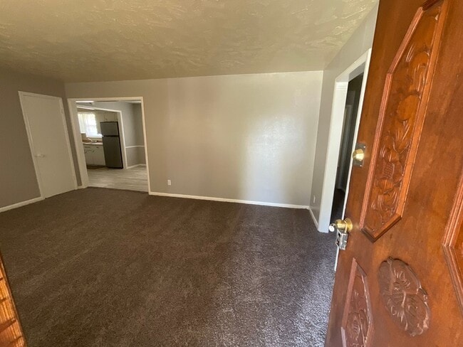 Building Photo - 3 Bed, 2 Bath, 1 Car Garage