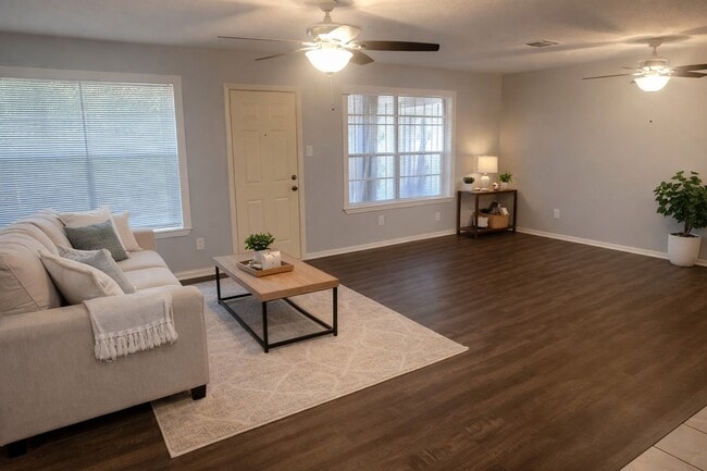 Building Photo - 1202 Twining Oaks Ln