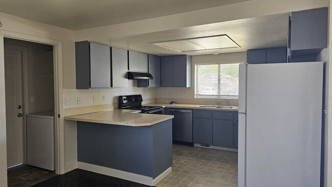 Building Photo - Spacious 4-Bedroom Home – New Updates, Fen...