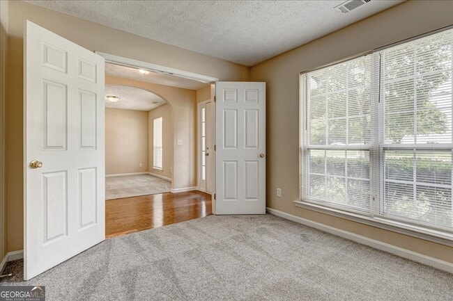 Building Photo - 1475 Trafalgar Way