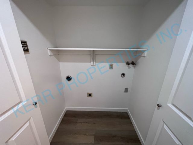 Building Photo - Charming 2-Bedroom Rental in Prime Oregon City Location!