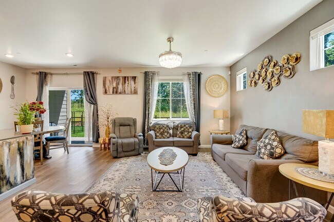 Building Photo - Newly Built Townhome 4bd 2.5ba