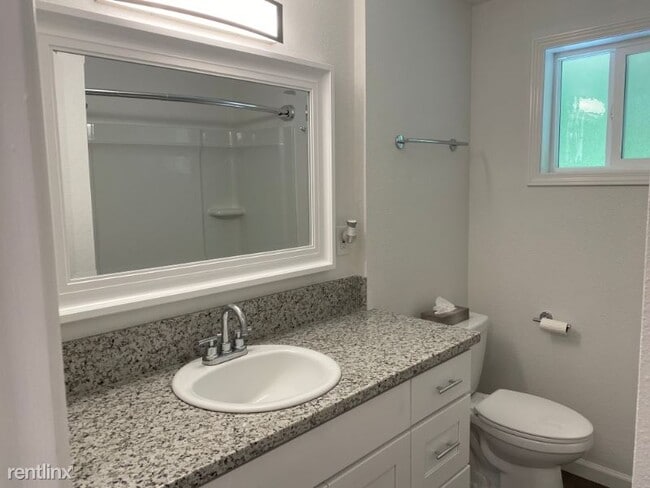 Building Photo - 2 br, 1 bath House - 808 Garrison St NE