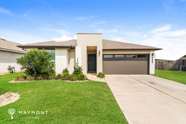 Building Photo - 8219 House Dr