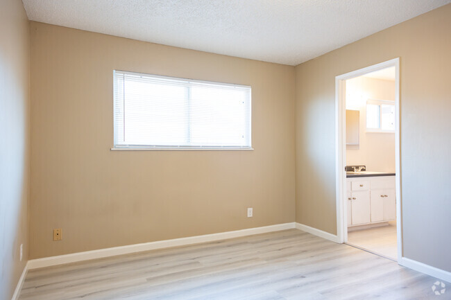 1BR, 1BA - 450SF Bedroom - 1221 Vallejo Avenue Apartments
