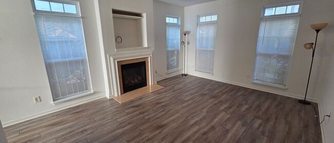 Building Photo - This phenomenal townhome is truly move-in ready!