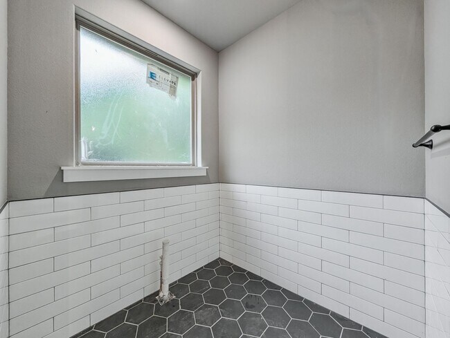 Building Photo - 10 Olmsted Cir