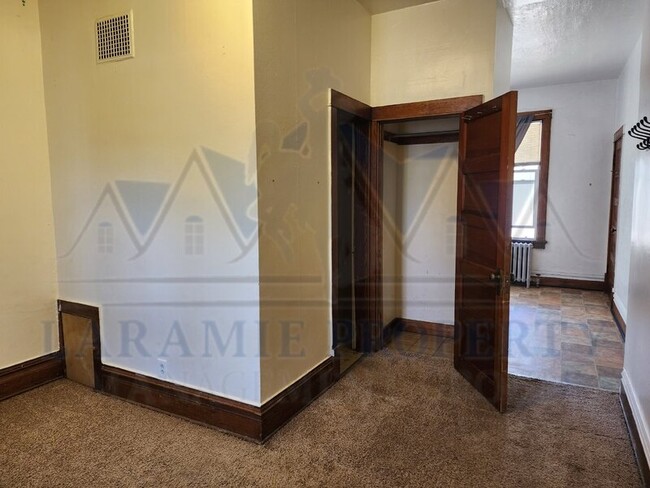Building Photo - 508 E Garfield St