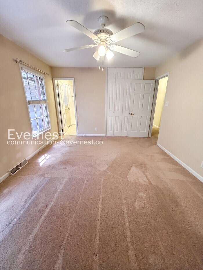 Building Photo - 1231 Willowlake Ct