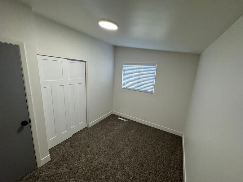 Building Photo - 2171 W Kirkham Way