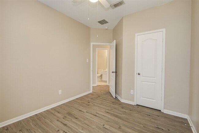 Building Photo - 17231 Hollow Sands Ct